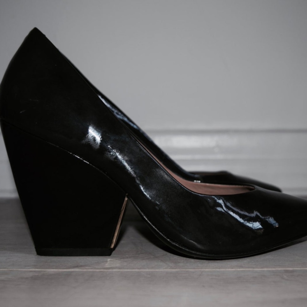 Pour La Victoire "Aleesha" Wedge Heel, Size 7